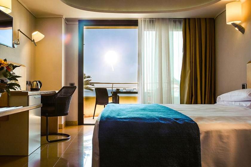 Double or Twin Room with Sea View,240098921:JPEG