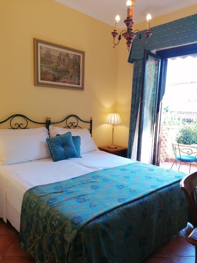 Double or Twin Room Side Sea View